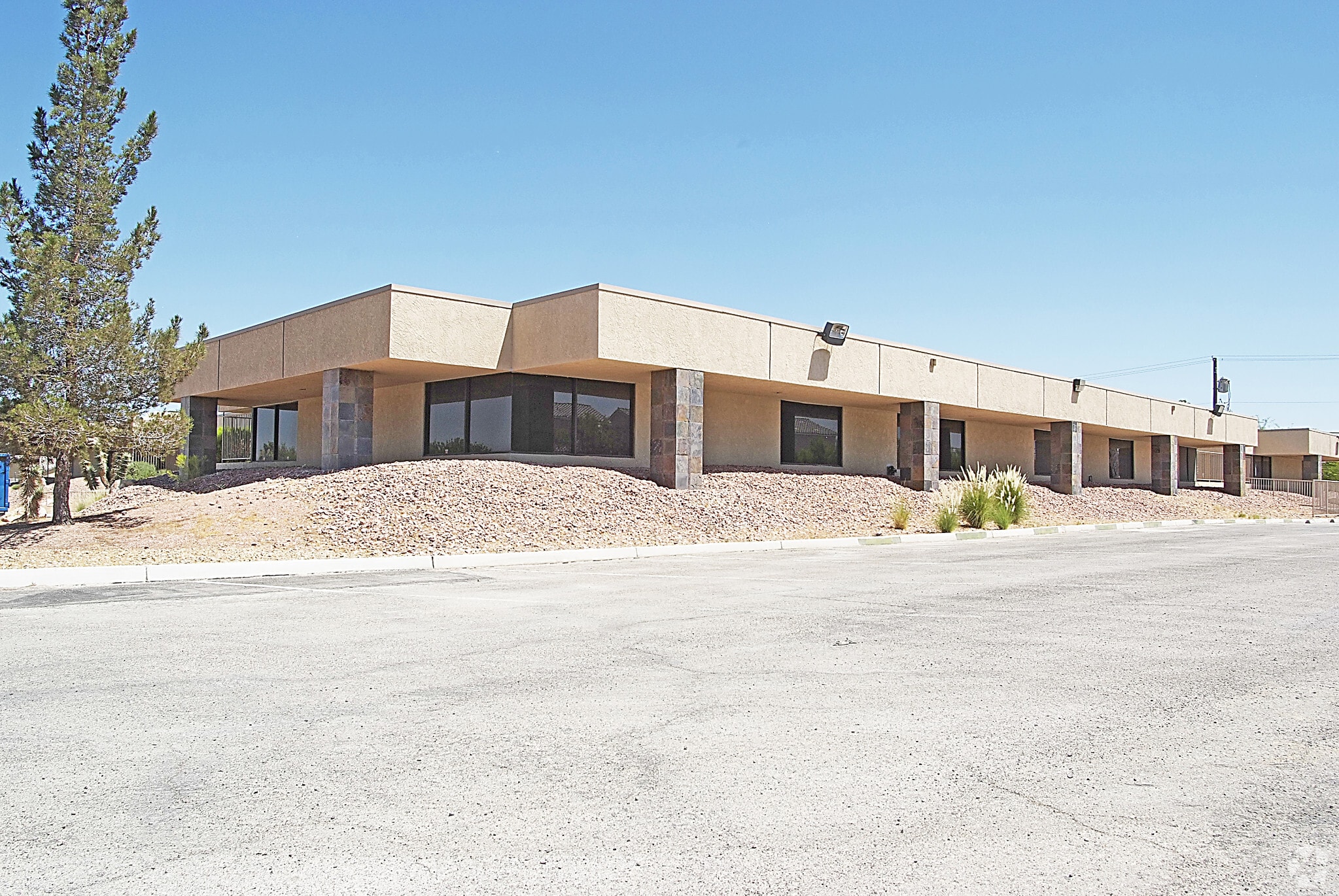 2500 W Washington Ave, Las Vegas, NV for lease Primary Photo- Image 1 of 12
