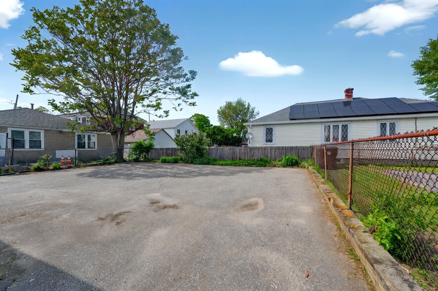 977 Mineral Spring Ave, North Providence, RI for sale - Building Photo - Image 3 of 15