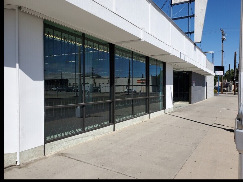 716 Broadway St, Fresno, CA for lease - Building Photo - Image 1 of 11
