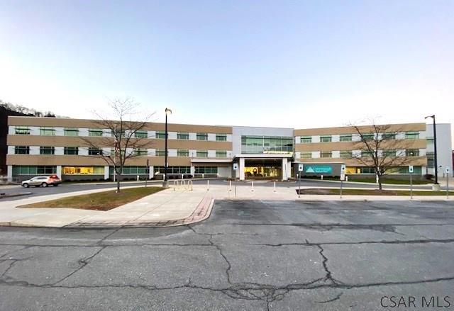 1 Tech Park Dr, Johnstown, PA à louer - Photo du bâtiment - Image 3 de 56