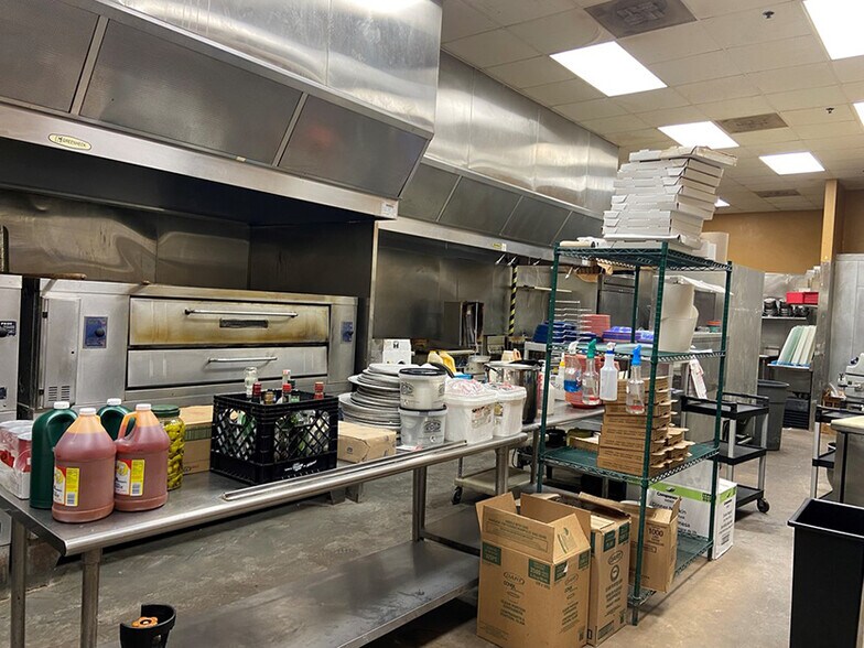 3924 Jr Prewitt Pky, Lake Ozark, MO à louer - Photo intérieure - Image 2 de 5