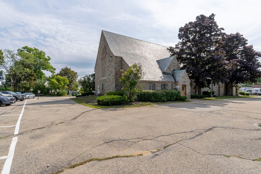 40 Church st, Laconia, NH à vendre - Photo du bâtiment - Image 2 de 7