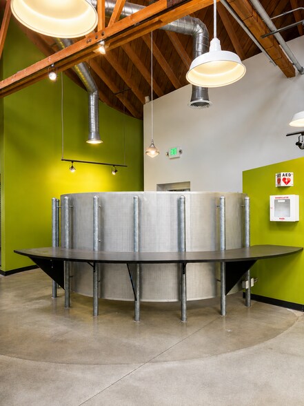 1410 S Centinela Ave, Los Angeles, CA à louer - Photo du bâtiment - Image 3 de 6