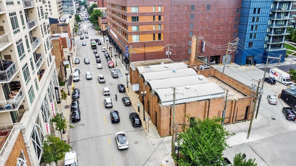 225 W Division St, Chicago, IL for sale - Building Photo - Image 2 of 10