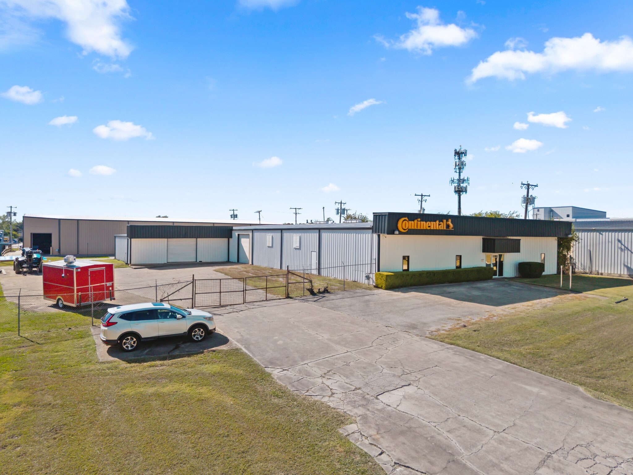 1200 N Commercial Blvd, Arlington, TX for lease Primary Photo- Image 1 of 25