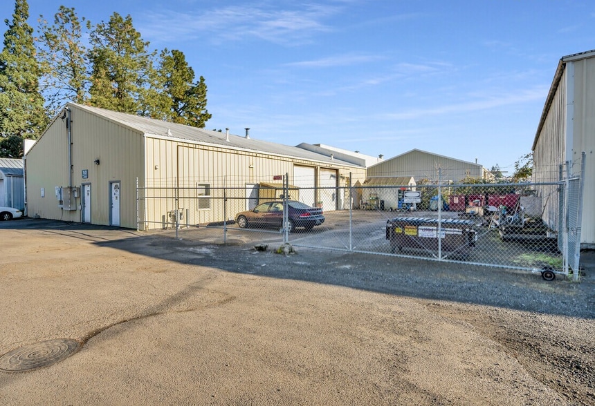 160 SW Freeman Ave, Hillsboro, OR for lease - Building Photo - Image 3 of 4