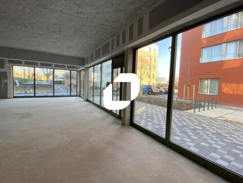 Retail in Lille for sale - Interior Photo - Image 2 of 6