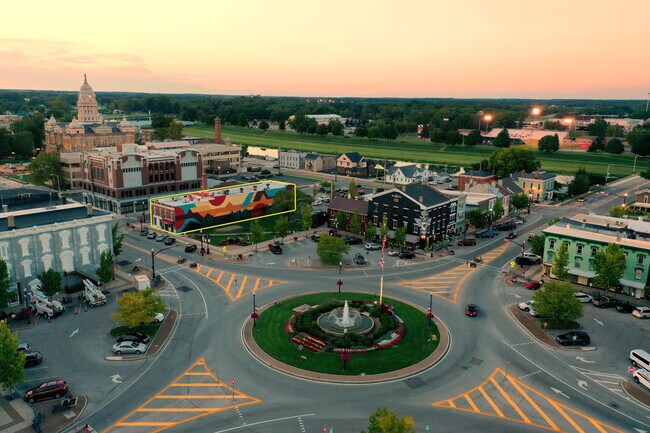 Plus de détails pour 9-11 W Main St, Troy, OH - Spécialité à vendre