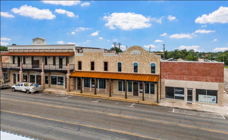 201-213 S Main St, McGregor, TX for lease - Building Photo - Image 3 of 5