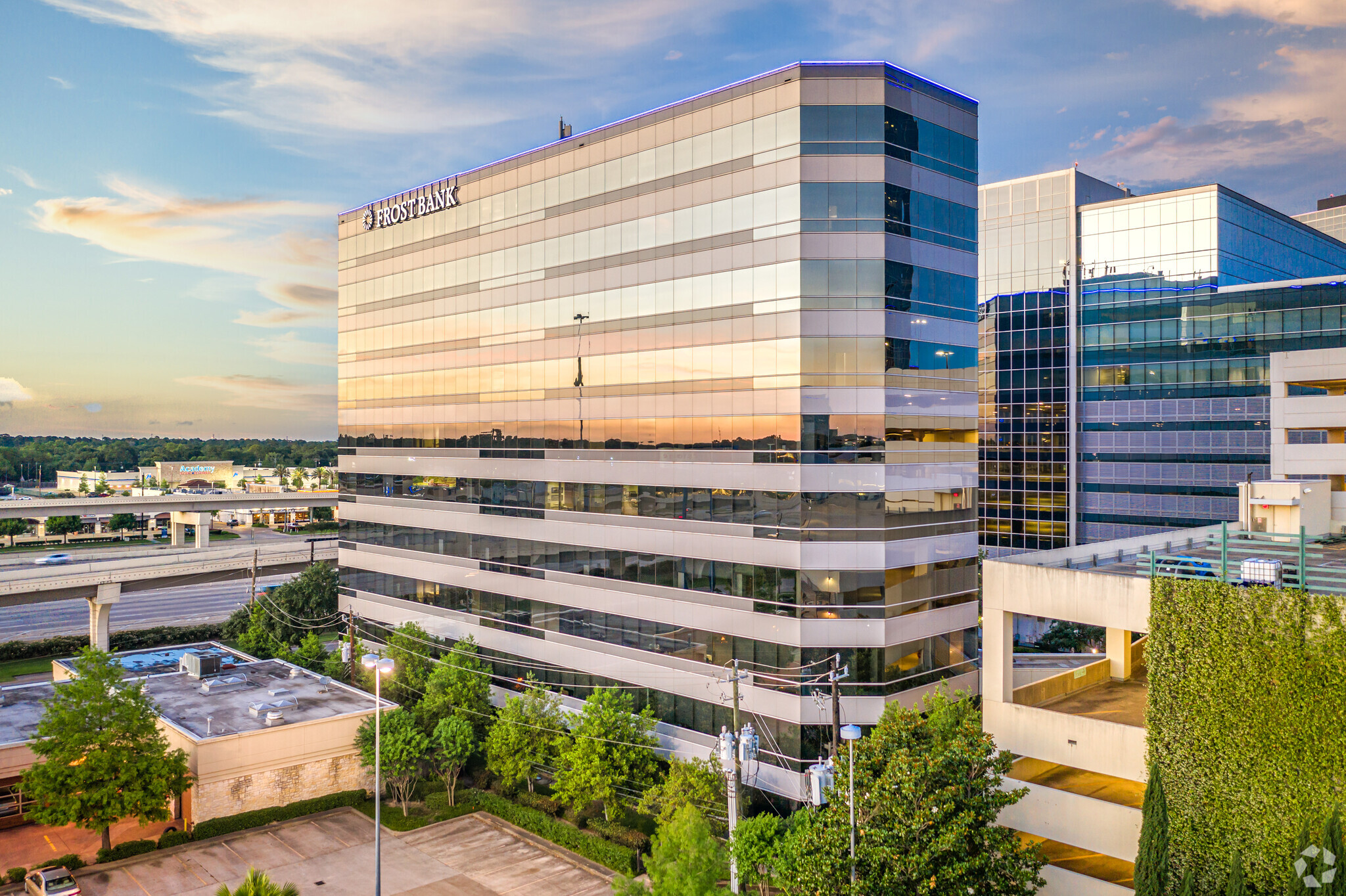 9821 Katy Fwy, Houston, TX for lease Building Photo- Image 1 of 4