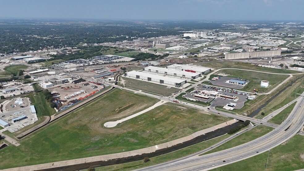 I 135, Wichita, KS à vendre - Photo du bâtiment - Image 3 de 10