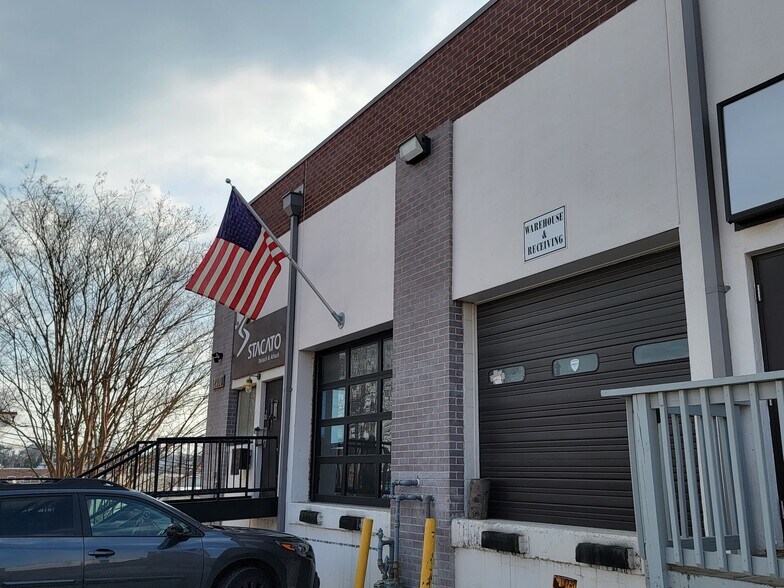 12300 Carroll Ave, Rockville, MD à louer - Photo du bâtiment - Image 2 de 11