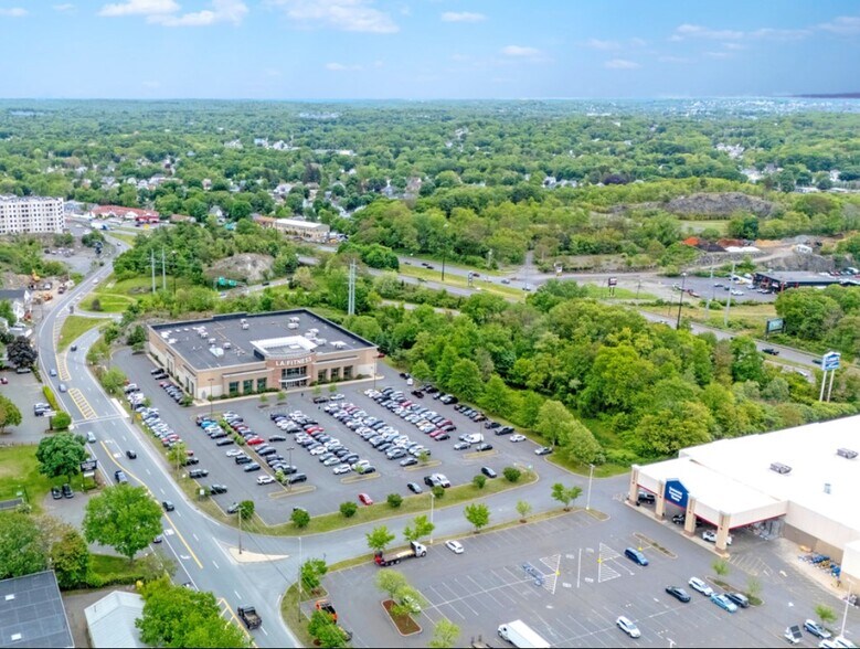 1450 Broadway, Saugus, MA à vendre - Photo du bâtiment - Image 3 de 7