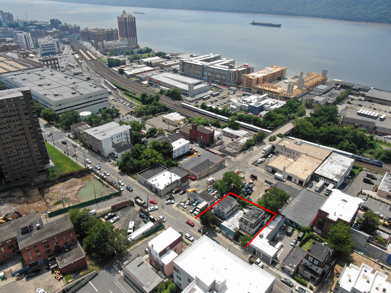 185 Warburton Ave, Yonkers, NY à vendre - Photo du bâtiment - Image 1 de 1