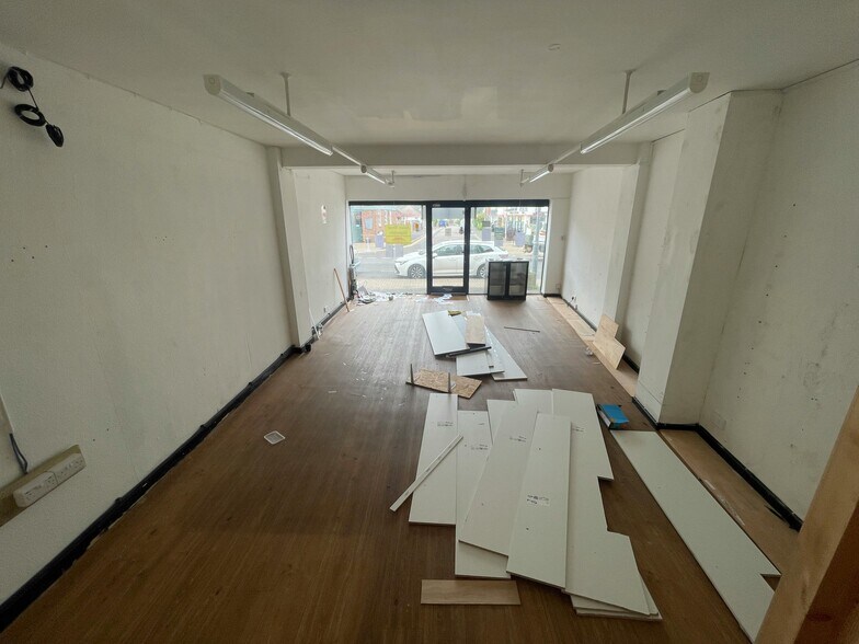 341-345 Lymington Rd, Christchurch à louer - Photo du bâtiment - Image 3 de 4