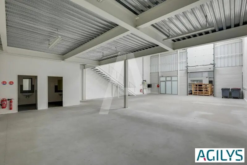 Flex in Palaiseau for lease Interior Photo- Image 1 of 9