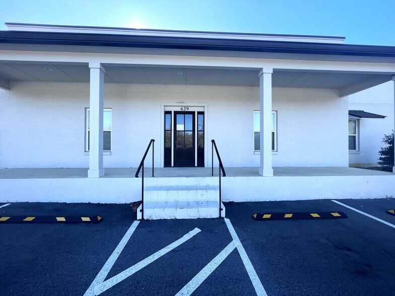 629 E Forsyth St, Americus, GA à vendre - Photo du bâtiment - Image 2 de 54