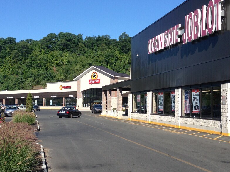 713-745 Foxon Rd, East Haven, CT à louer - Photo du bâtiment - Image 2 de 4