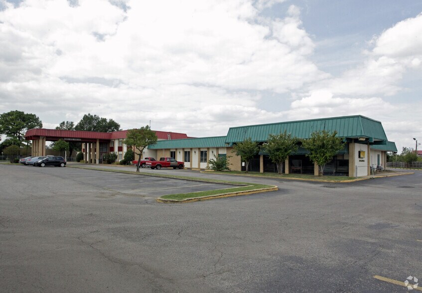2949 Airways Blvd, Memphis, TN for lease - Building Photo - Image 2 of 3