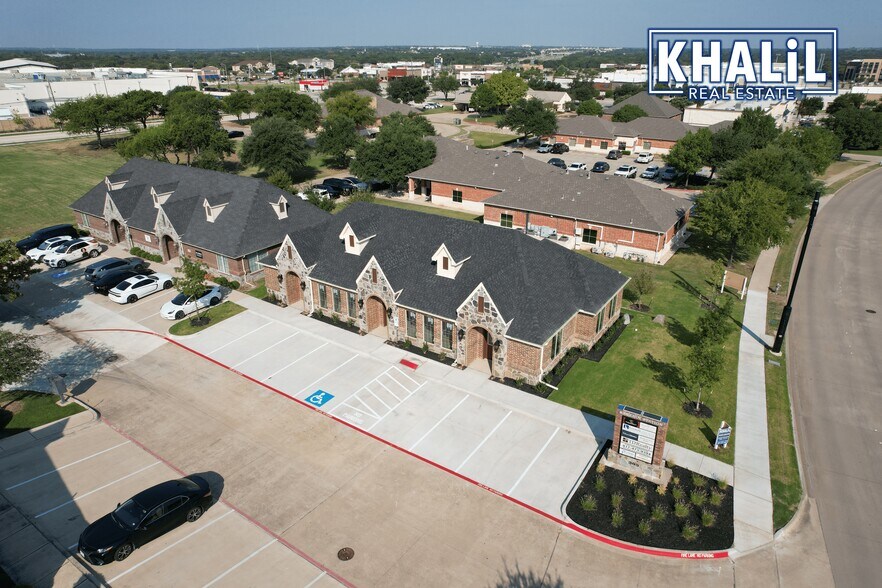 305 Regency Pky, Mansfield, TX à louer - Photo du bâtiment - Image 3 de 13
