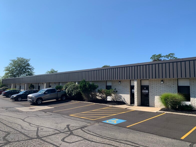 24000 Mercantile Rd, Beachwood, OH à louer - Photo du bâtiment - Image 1 de 2
