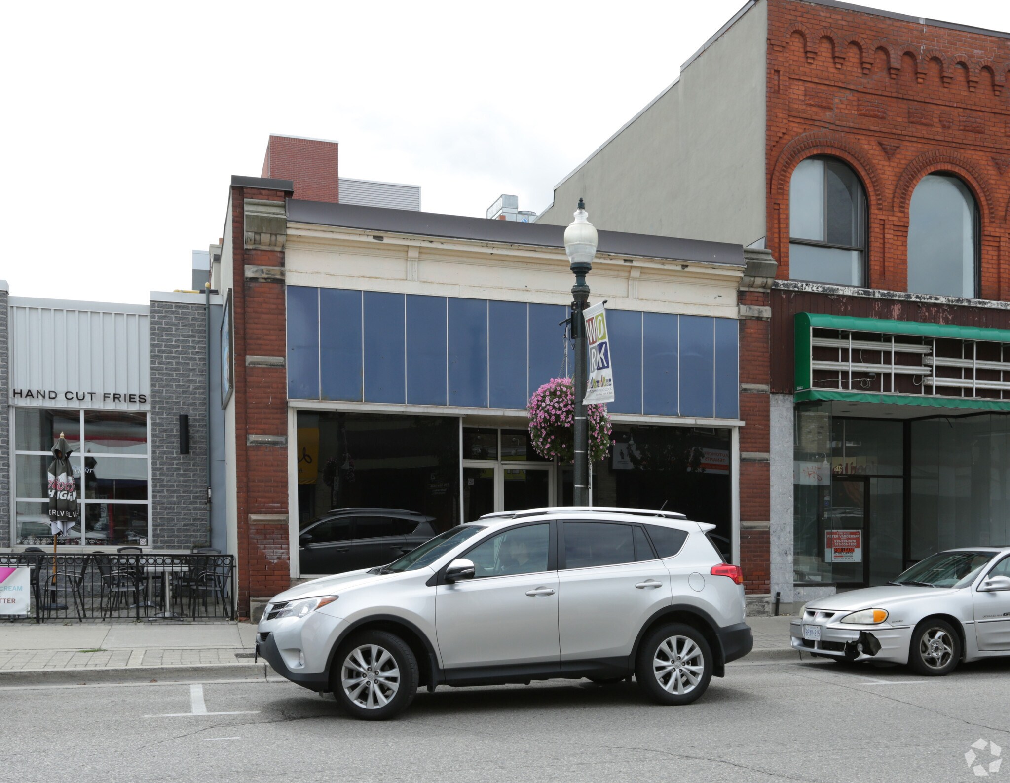 520 Dundas St, Woodstock, ON à vendre Photo principale- Image 1 de 3