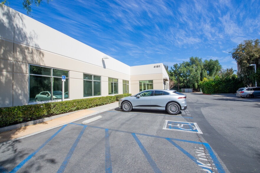 4181 Flat Rock Dr, Riverside, CA à louer - Photo du bâtiment - Image 3 de 3
