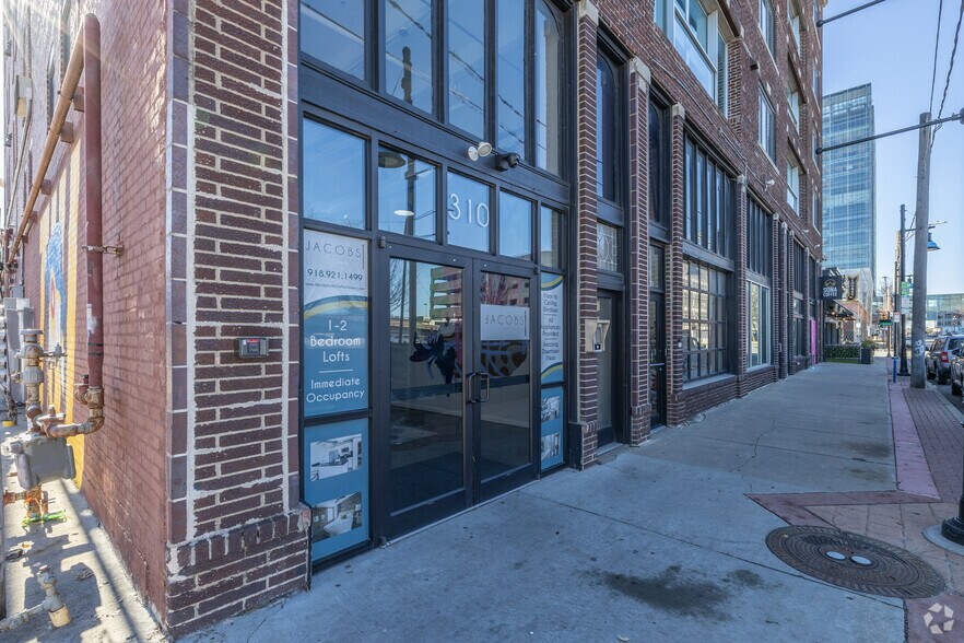 310 E 1st St, Tulsa, OK à louer - Photo du bâtiment - Image 2 de 28
