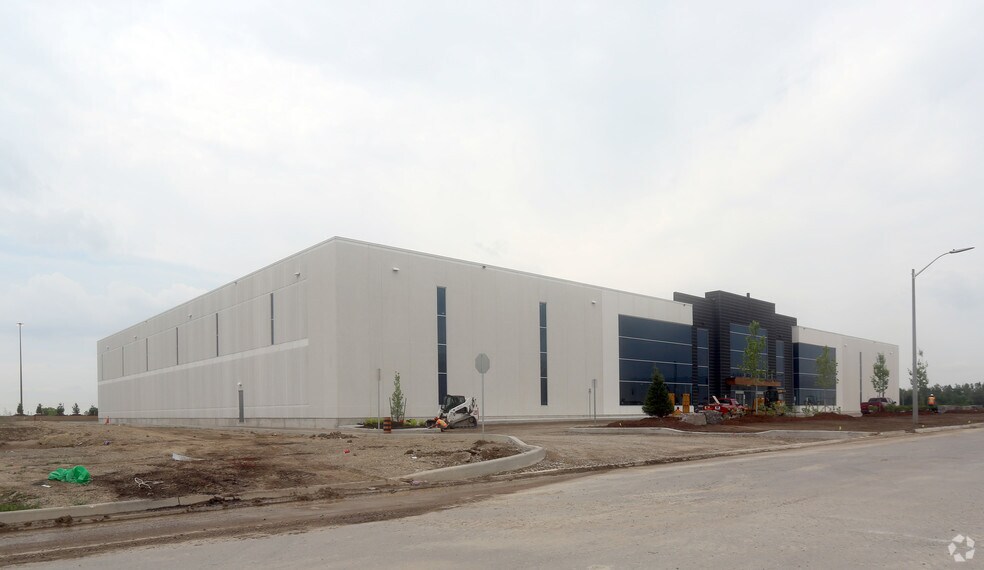 111 Gibraltar Rd, Vaughan, ON for sale - Primary Photo - Image 1 of 1