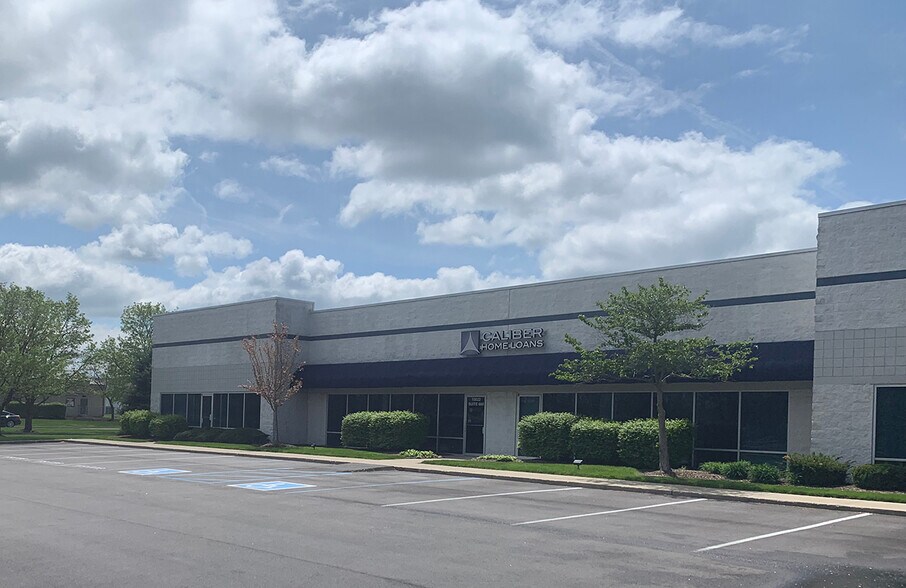 10022 Lantern Rd, Fishers, IN à vendre - Photo du bâtiment - Image 3 de 14