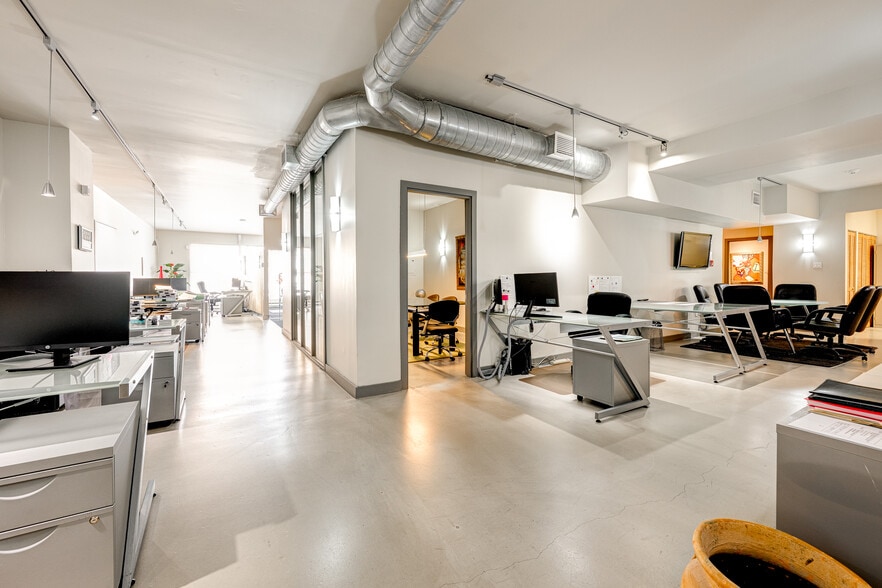 2006 Rue Atateken, Montréal, QC à vendre - Photo intérieure - Image 3 de 4