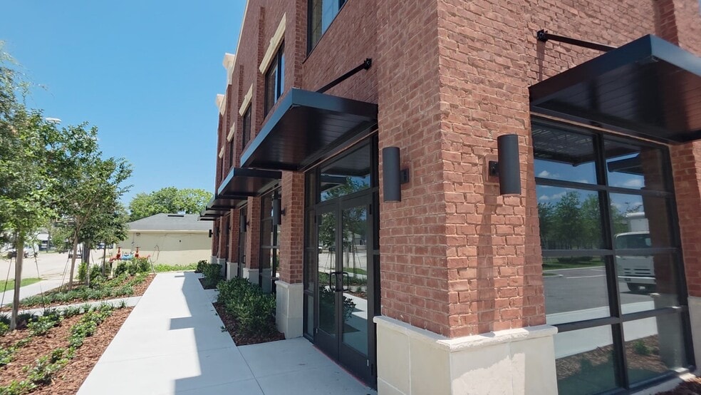 425 S Woodland Blvd, Deland, FL for lease - Commercial Listing Video - Image 2 of 11