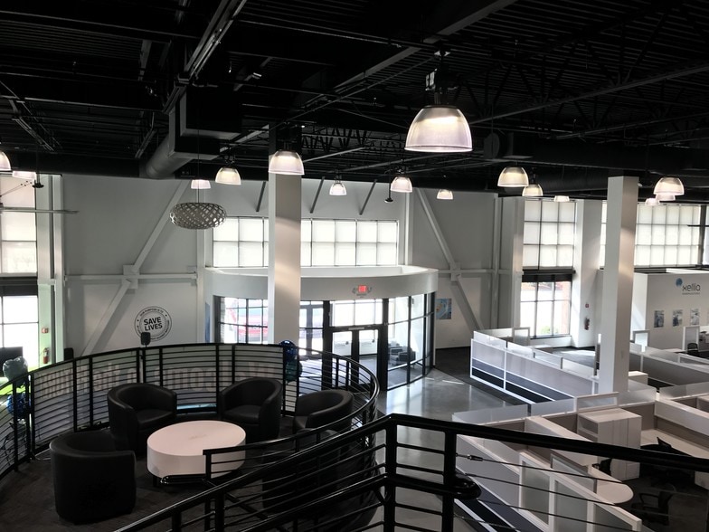 8841 Wadford Dr, Raleigh, NC for sale - Interior Photo - Image 3 of 31