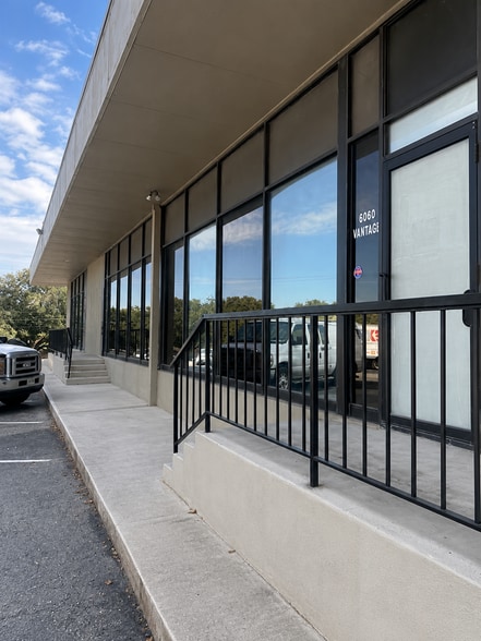 8027-8058 Pinebrook Dr, San Antonio, TX for lease - Building Photo - Image 2 of 6