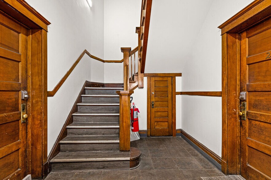 114 N 6th Ave E, Duluth, MN à vendre - Photo du bâtiment - Image 3 de 7