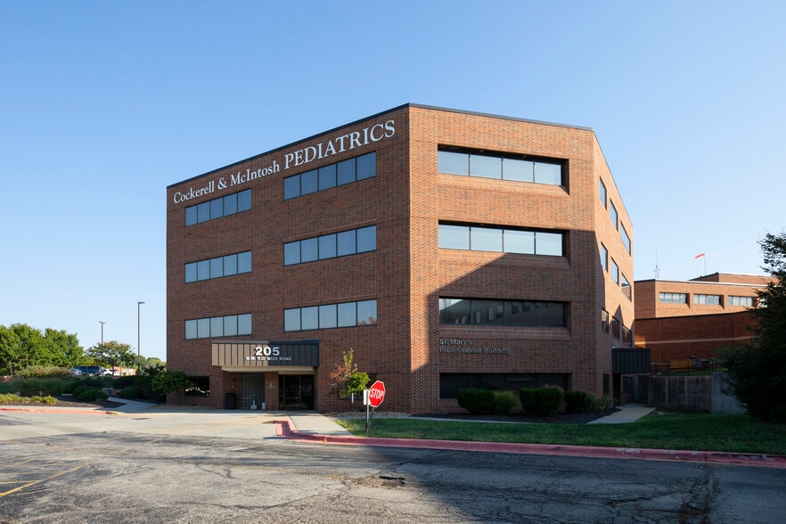 205 NW R.D. Mize Rd, Blue Springs, MO à louer - Photo du bâtiment - Image 2 de 3