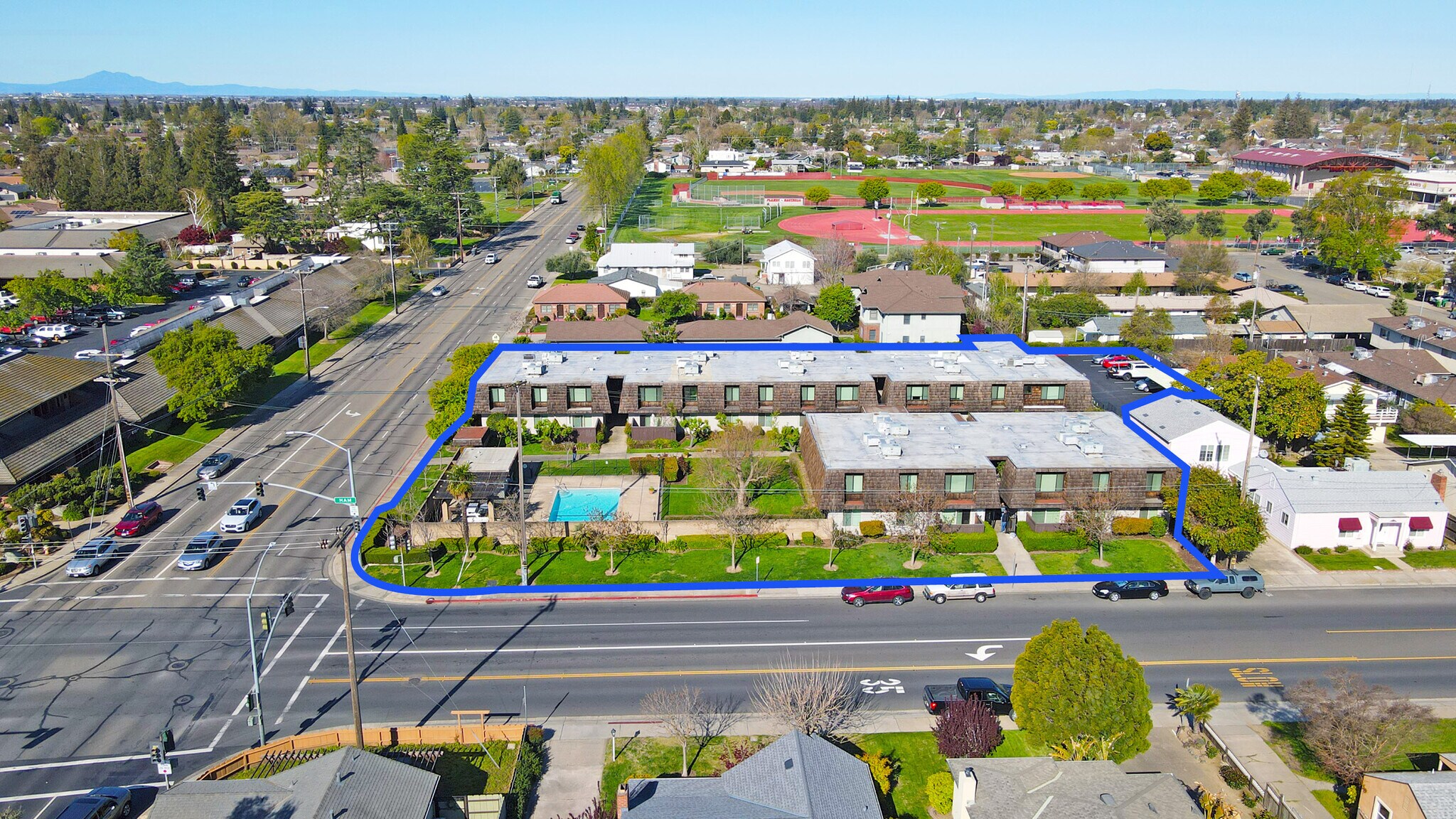 1301 W Lodi Ave, Lodi, CA à vendre Photo du bâtiment- Image 1 de 12