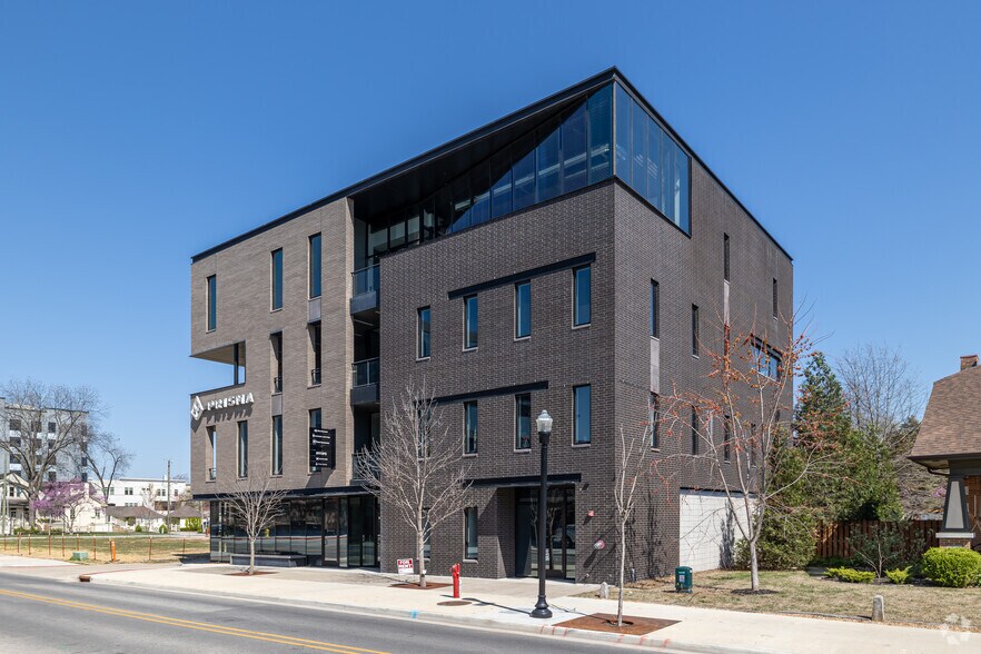 307 S Main St, Bentonville, AR à louer - Photo du bâtiment - Image 2 de 8