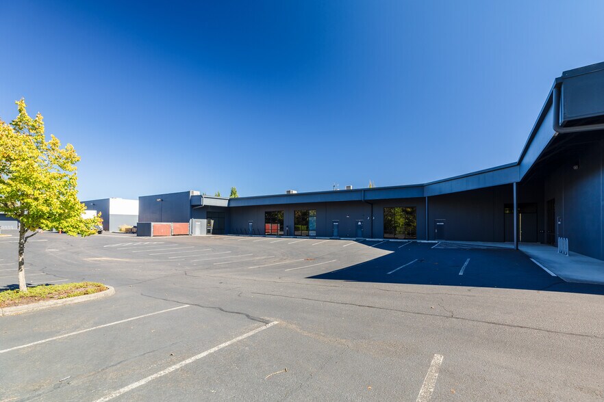 Beaverton Creek III portefeuille de 2 propriétés à vendre sur LoopNet.ca - Photo du bâtiment - Image 3 de 8