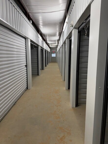 105 Sunset, Malakoff, TX for sale - Building Photo - Image 3 of 6