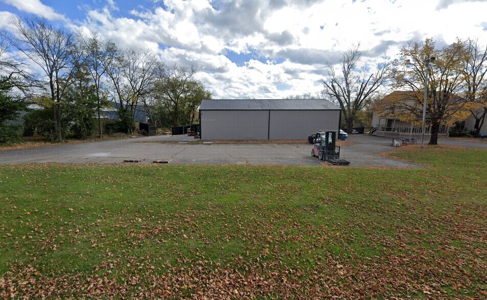 4410 Old Lagrange Rd, Buckner, KY à vendre - Photo du bâtiment - Image 2 de 4