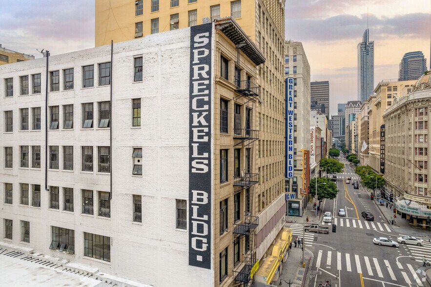 714 S Hill St, Los Angeles, CA à louer - Photo du bâtiment - Image 3 de 23