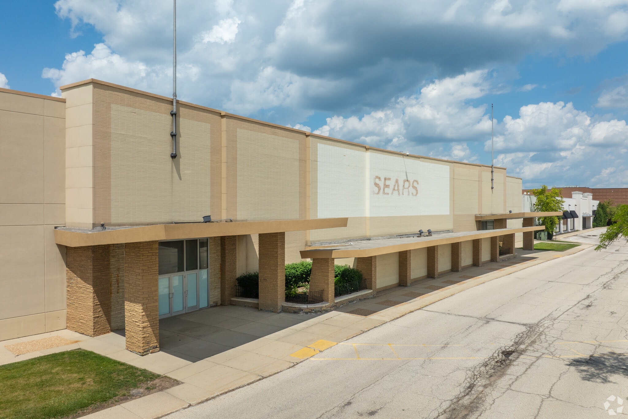 400 Golf Mill Ctr, Niles, IL for sale Primary Photo- Image 1 of 5