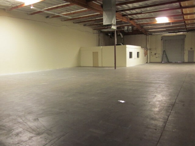 21011 Itasca St, Chatsworth, CA for lease Interior Photo- Image 1 of 5