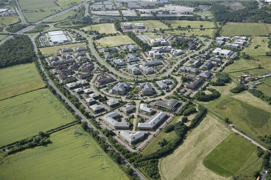 2425 & 2426 The Crescent portefeuille de 2 propriétés à vendre sur LoopNet.ca - Photo du bâtiment - Image 3 de 3