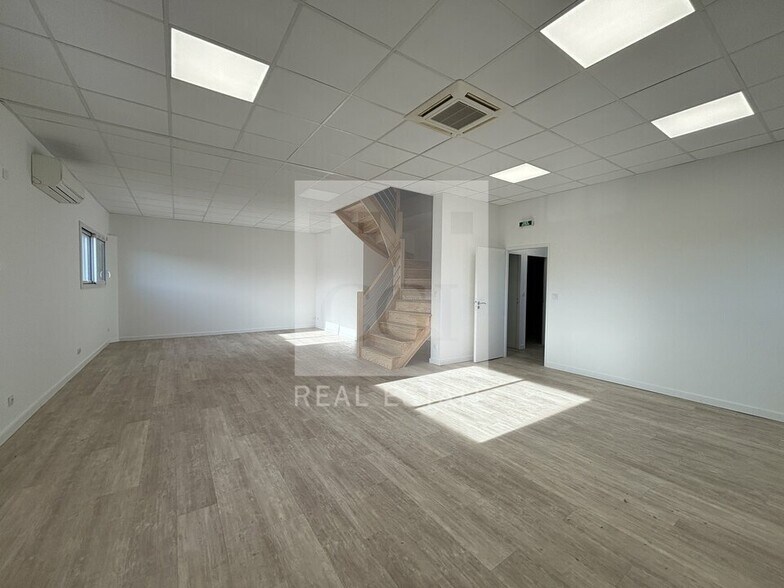 6 Allée Barthelemy Thimonnier, Chaponnay for sale - Interior Photo - Image 2 of 13