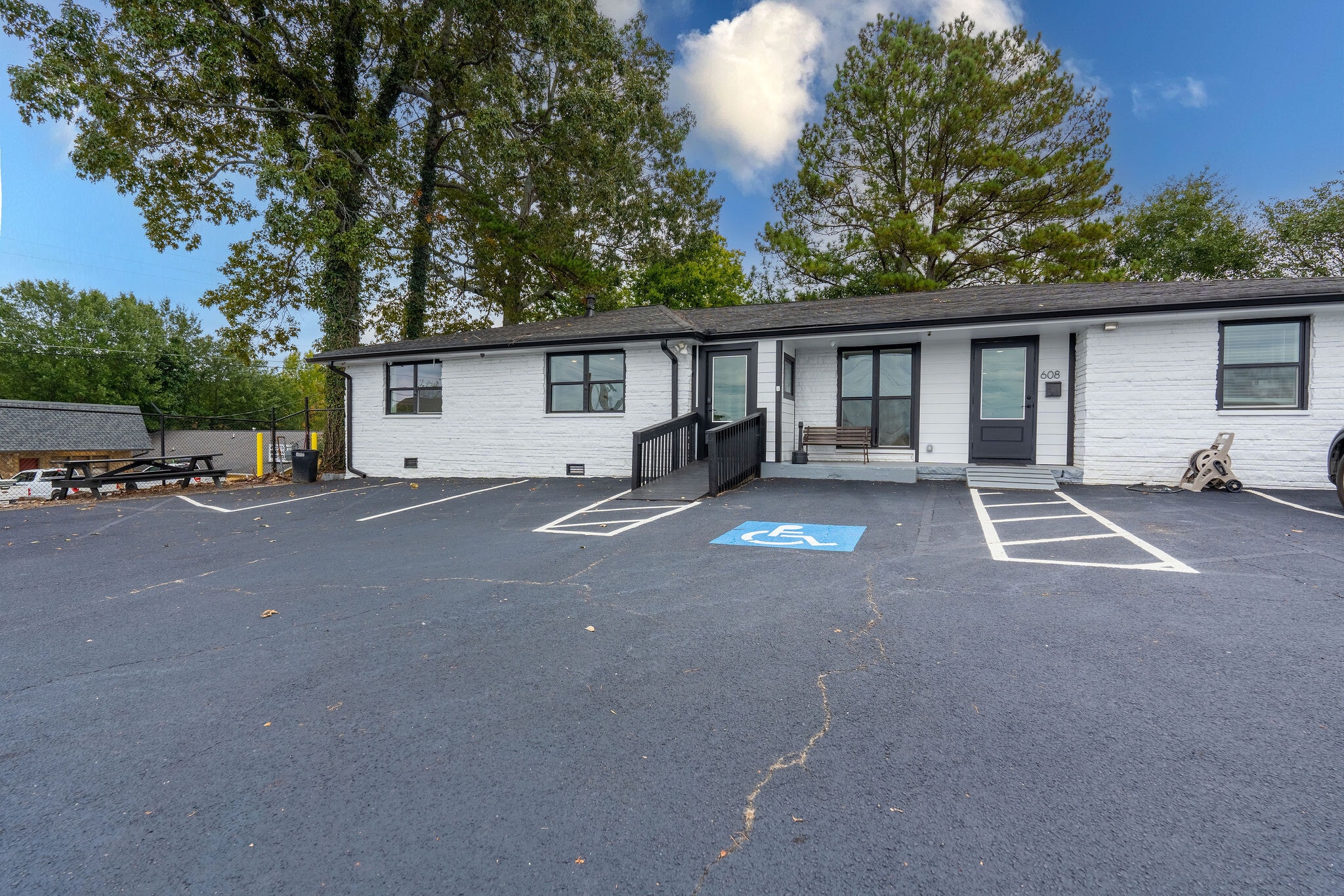 608 Mauldin Dr, Woodstock, GA for lease Building Photo- Image 1 of 15