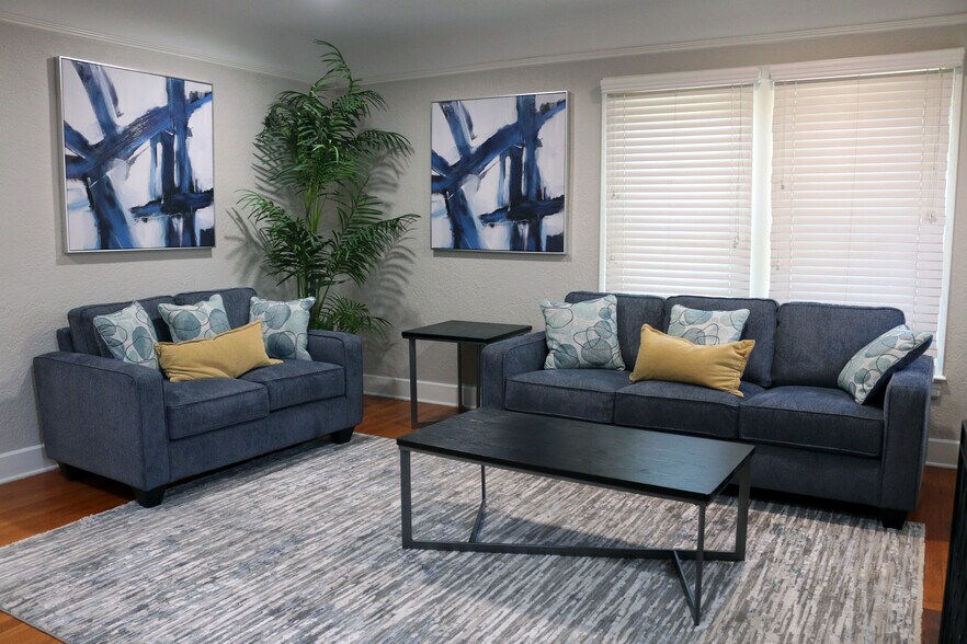 2215 Hermann Dr, Houston, TX à louer - Photo intérieure - Image 2 de 9