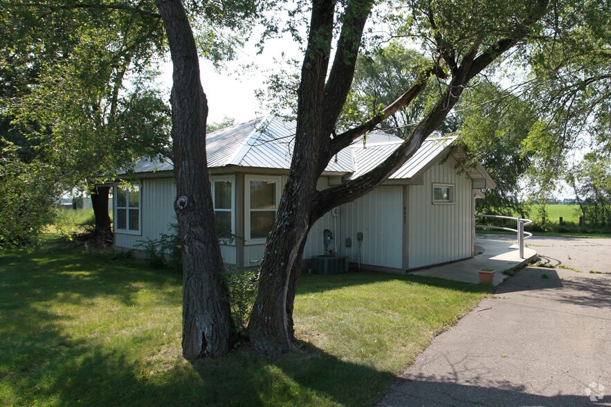 8927 Main Ave, Clear Lake, MN for lease - Building Photo - Image 2 of 37