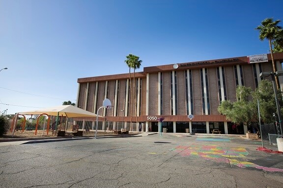 5050 N 19th Ave, Phoenix, AZ à louer - Photo du bâtiment - Image 3 de 31